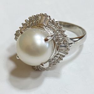 Pt900(プラチナ)　パール、メレダイヤ　リング　11ct/0.32ct
